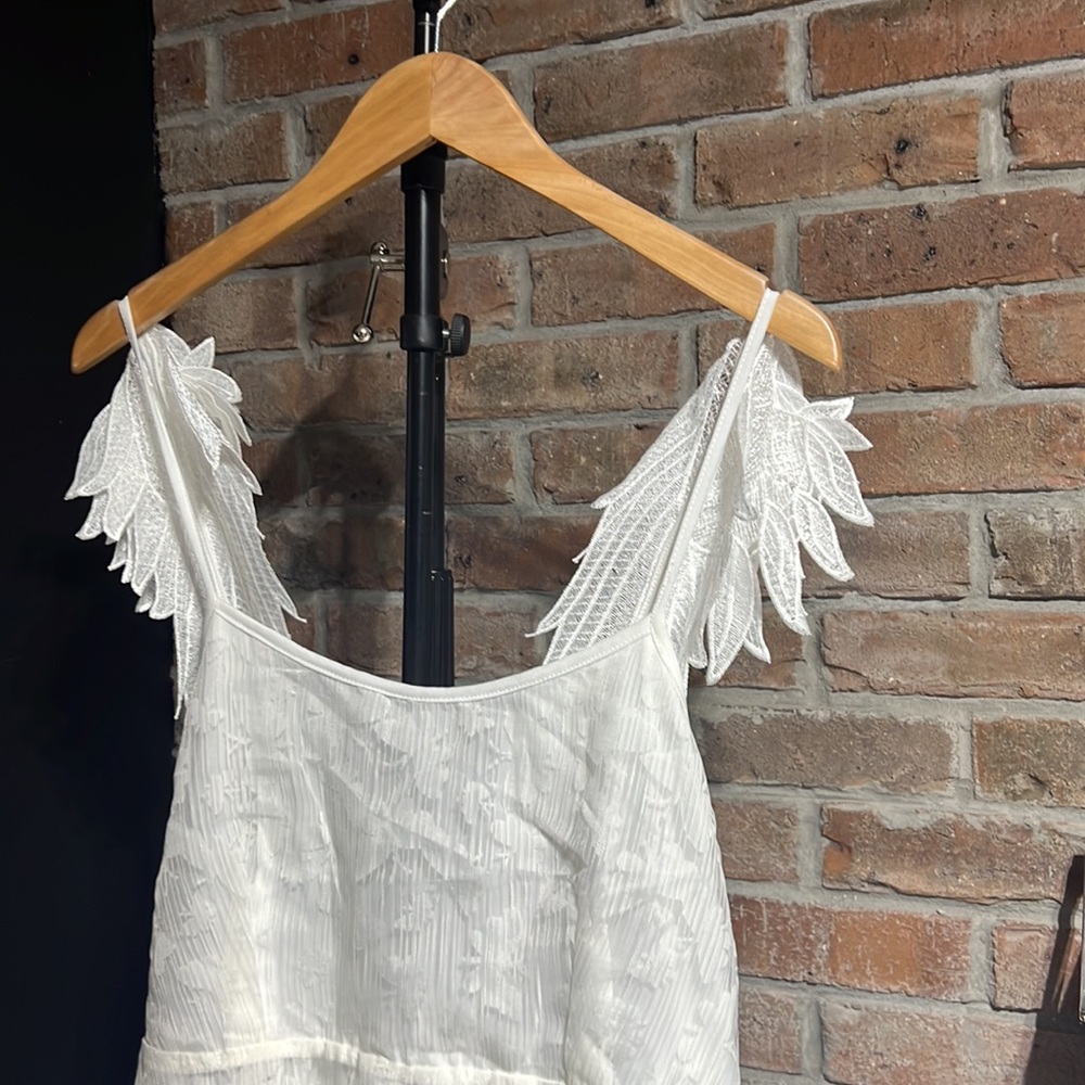 Gorgeous ROMWE white dress with beautiful“angel wings“ stripes - Picture 6 of 16